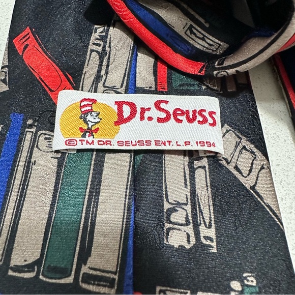 Dr. Seuss 1990’s vintage cat in the hat cartoon tie 100% silk made in Korea - Picture 7 of 9